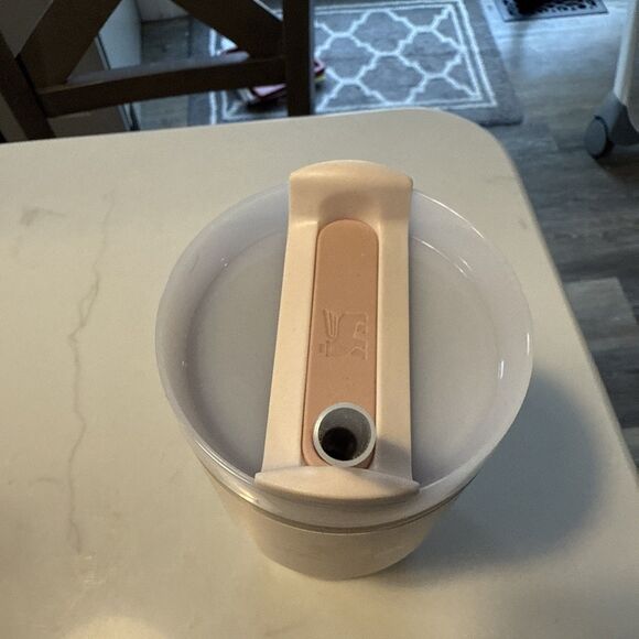 Stanley Quencher H2.0 FlowState Tumbler 20oz Light Pink Stainless Steel NEW - Picture 2 of 5